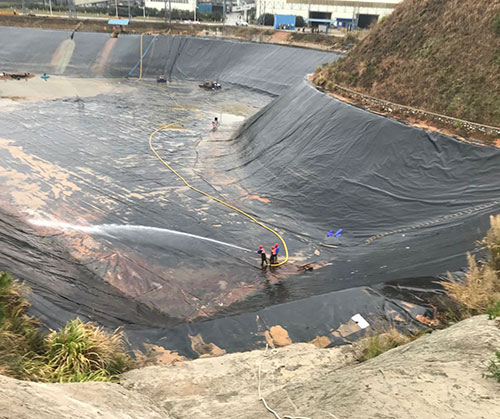 北海街道废水池清理