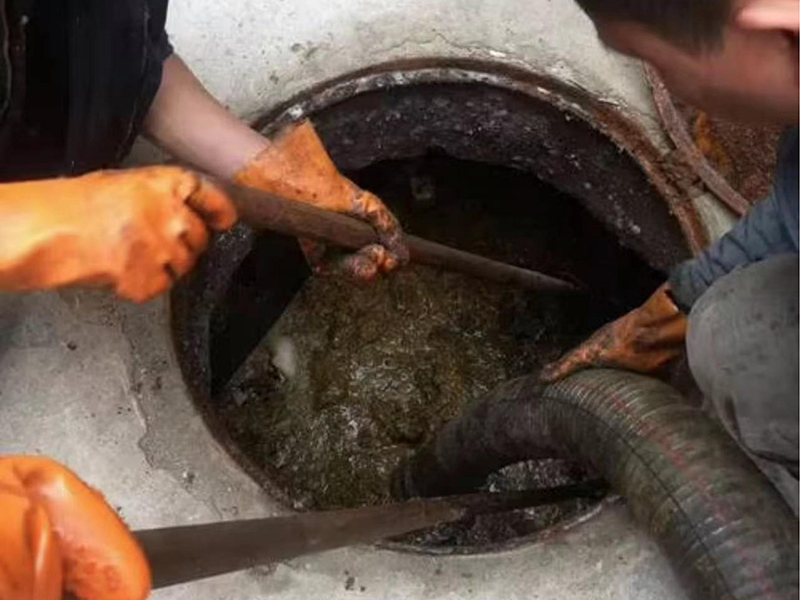 北海街道清理化粪池时如何避免沼气的危害?